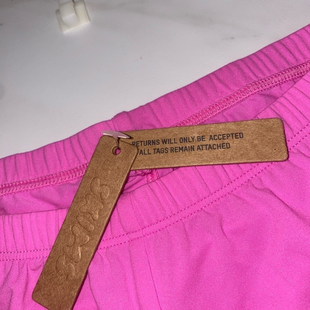 Skims shorts in orchid - Picture 2 of 7